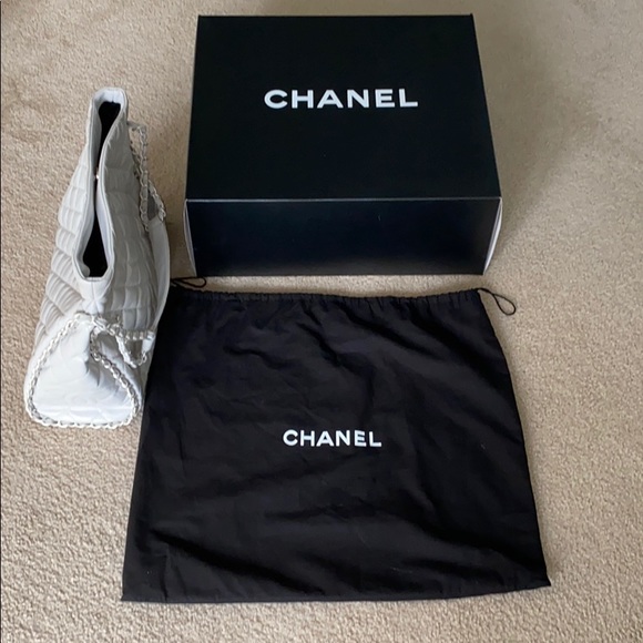 Chanel Quilted Sac Divers Large Shoulder Bag - Picture 12 of 16